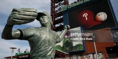 Steve Carlton statue